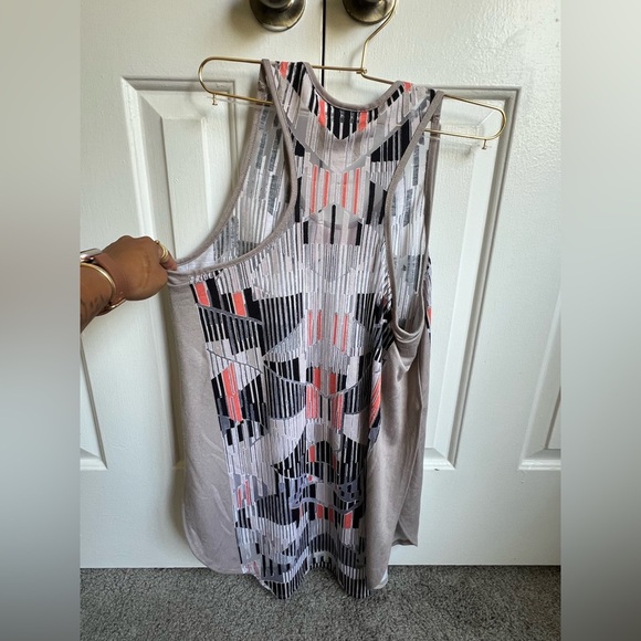 Massimo Black and Peach Geometric Tank Top - Picture 9 of 10